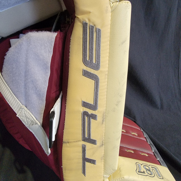 Ann-Renee Desbiens Game Used Goalie Pads 2023-24 Victoire De Montreal Inaugural Season Worn True Set Pads + Glove + Blocker Signed and Inscribed AS-03302