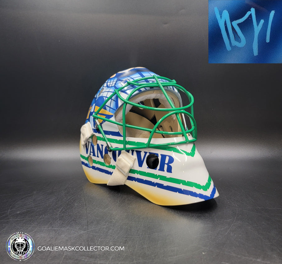 Roberto Luongo Signed Goalie Mask 2009 Vancouver CAPTAIN Signature Edition Tribute. Goalie Mask Collector.