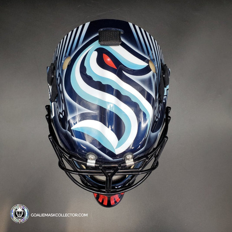 OK, this @seattlekraken concept goalie mask is unreal. 😲 (📷  @goaliecustomizer)